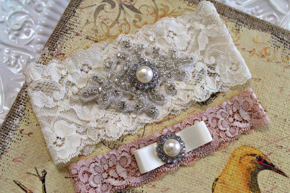 زفاف - Bridal crystal applique Cream/Ivory garter set.  Rhinestone pearl Blush stretch lace Wedding garter set.  BLUSHING BRIDE