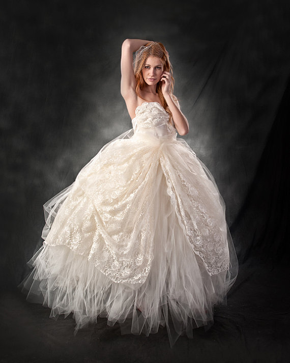 زفاف - Shabby Chic wedding dress, Bella Ball Gown, Vintage inspired lace and tulle couture bridal gown