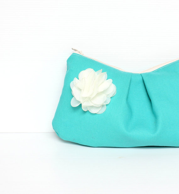 Свадьба - Pleated Bridal Wedding Clutch, Turquoise Blue White Bridesmaid Clutch, Wedding Purse, Zippered Bridal Pouch