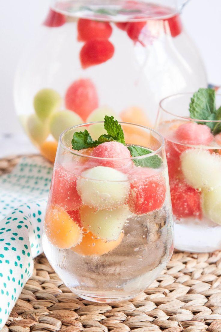 Свадьба - Brighten Up Summer Drinks With Melon Ball Ice Cubes — Tips From