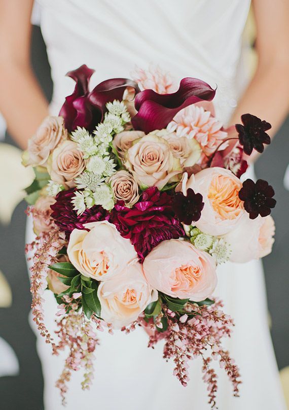 Hochzeit - Sultry Dark Floral Wedding Ideas To Spice Things Up