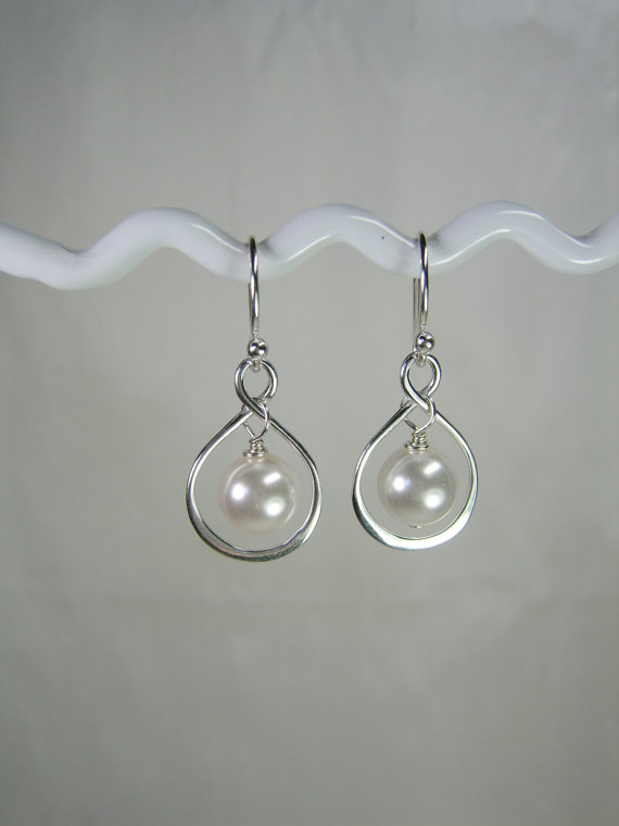 Hochzeit - Pearl Bridal Jewelry - 6 Pair of Pearl Infinity Earrings - Bridesmaid Earrings - Wedding Jewelry