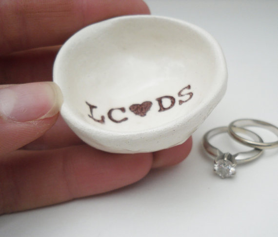Mariage - CUSTOM RING DISH white ceramic ring holder with dark brown personalized text great gift for newly weds or engagement gift idea bridal shower