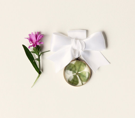 زفاف - Clover bouquet charm, Wedding pin, Upcycled vintage brooch - GOOD LUCK