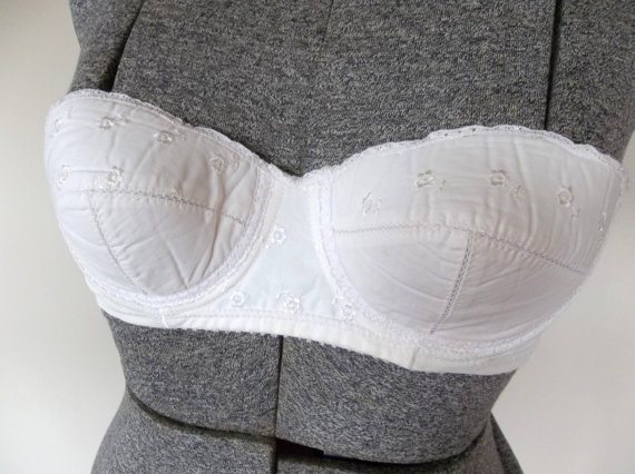 Свадьба - 1950's strapless bra, 32 A, padded bra, underwire bra, white bra, molded cup, vintage lingerie, formal wear, mad men, pin up, undergarment