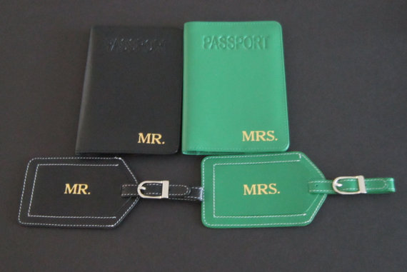 Hochzeit - Valentine gift,Passport covers,Monogrammed Passport cover,Bridesmaids Gift,Bridal shower gift,His and Hers Gift, Mr & MrsGift,Groomsmen Gift