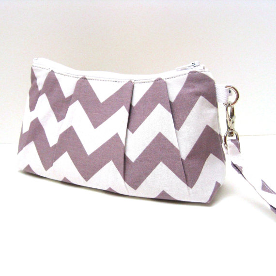 Hochzeit - Bridesmaids Wedding Clutch, Bridesmaids Gifts, Maid of honor Wristlet - Gray Taupe Chevrons