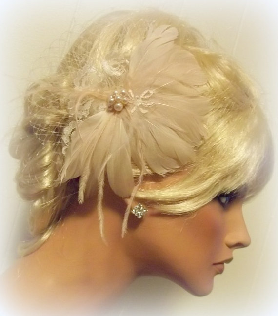 زفاف - Fascinator and Bridal Veil bandeau ivory french net veil and Champagne feathers and lace, pearls, wedding hair clip 2 pc set