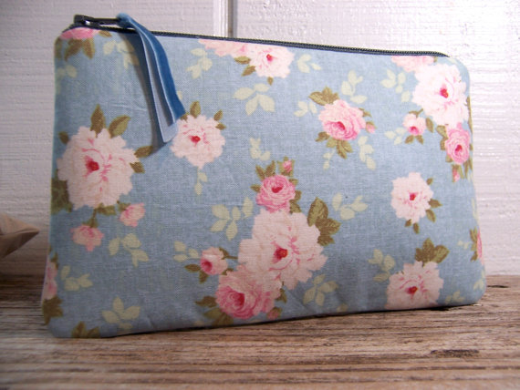 Mariage - Small Clutch in a blue fabric with flowers very pretty and  romantic bag , wedding purse . Would be great for a night out or for cosmetics.