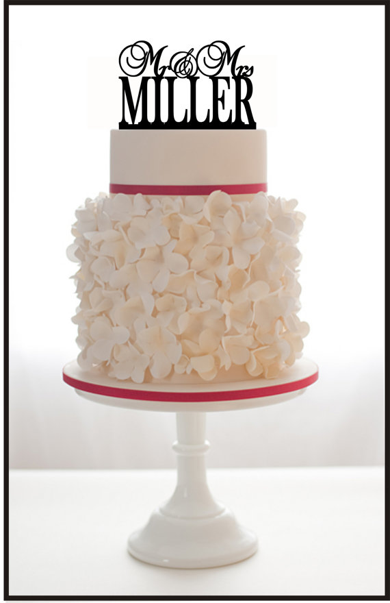Свадьба - Personalized Mr and Mrs Custom Wedding Cake Topper with your last name, Choice of color and FREE base for display
