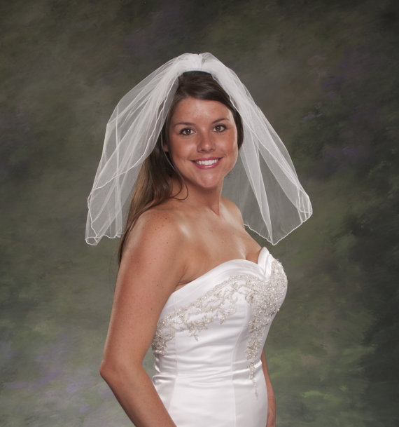 Свадьба - 1 Layer Pencil Edge Veil Shoulder Length 20 Short Bridal Veil White Tulle Veil Ivory Veil Wedding Veil 1 Tier Veil