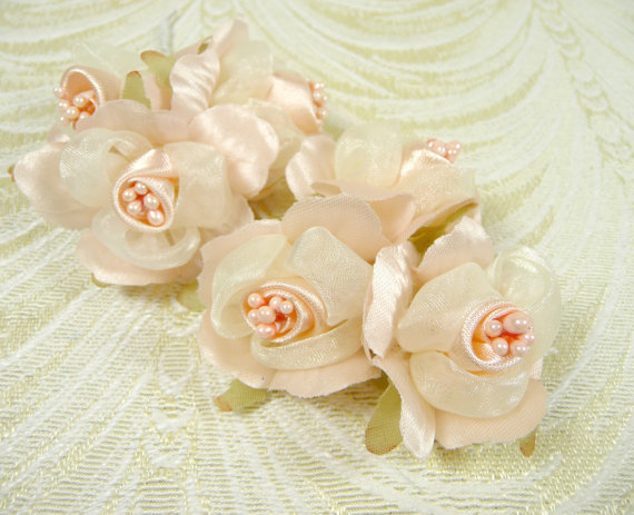 Hochzeit - 2 Bunches Blush Seashell Peach Pink Silk Rose Buds 6 Millinery Flowers for Weddings  Crafts Hair Clips Head Bands Boutonnieres Vintage Style