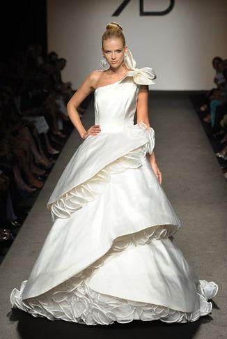 زفاف - One Shoulder Strap Wedding Dress Inspiration