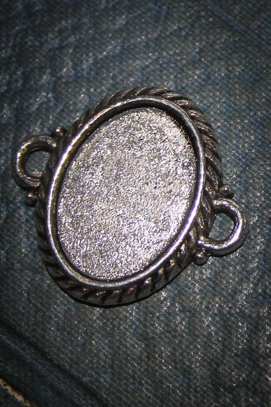 زفاف - 12 HALF OFF Oval Connectors- Silver Blank Pendants - Necklaces, Bouquet Charms, Earring settings Photo Pendant or Charm Bracelets 20mm