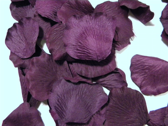 زفاف - Eggplant Deep Purple Rose Petals / 200 Artifical Petals / Romantic / Wedding Decoration / Flower Girl Petals - Love