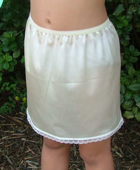 Mariage - Little Girls Slip Size 3T Lingerie IVORY Tutu Half Slip - 8" Length