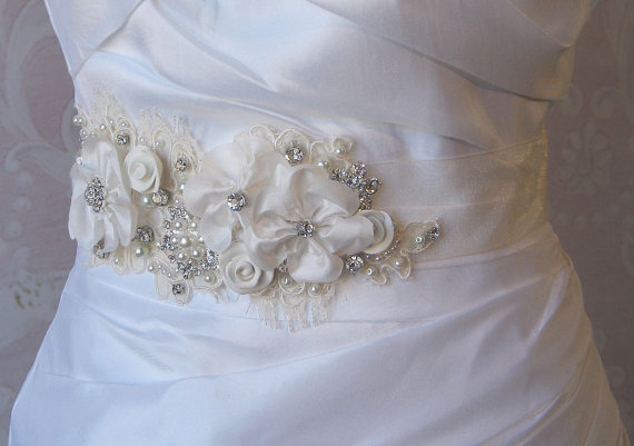 زفاف - Ivory Bridal Sash, Organza Wedding Belt, White, Champagne or Ivory Rhinestone and Pearl Flower Sash with Alencon Lace - SUMMER COTTAGE