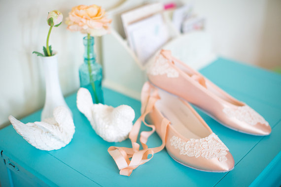 Mariage - Wedding ballet flats bridal shoes embellished with floral ivory French lace and ankle tie strap removable ribbons