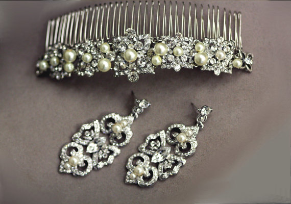 Hochzeit - 6 inches long Veil Comb, Bridal comb, Crystal, Wedding Accessory, Bridal hair comb, Tiara, Swarovski, Ivory pearls