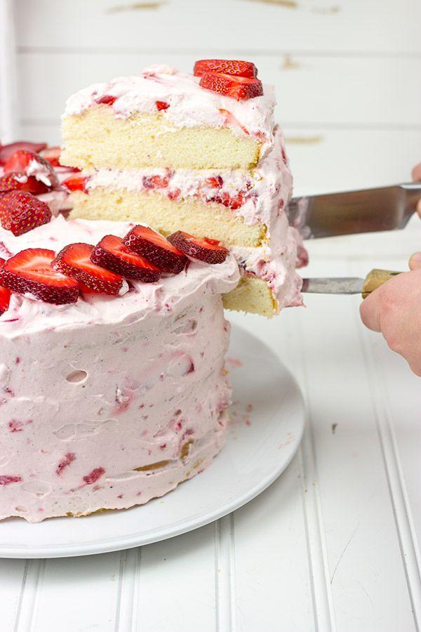 Mariage - Fresh Strawberry Cake