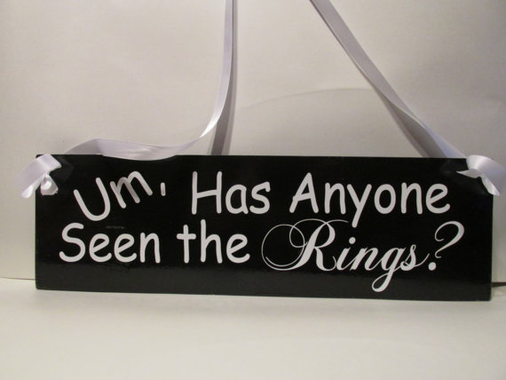 Свадьба - Um, Has Anyone Seen the Rings?  /  Ring Bearer Sign / Wood Hung by Ribbon /  Painted / Wedding Sign / Funny /