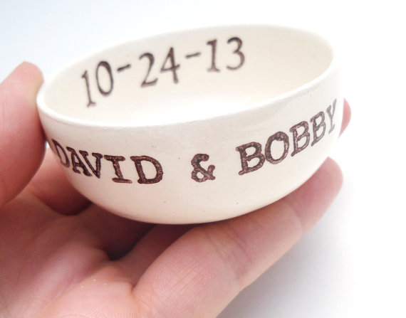 Mariage - PERSONALIZED wedding RING DISH candle holder jewelry dish made to order ceramic ring pillow with custom names wedding date or monogram love