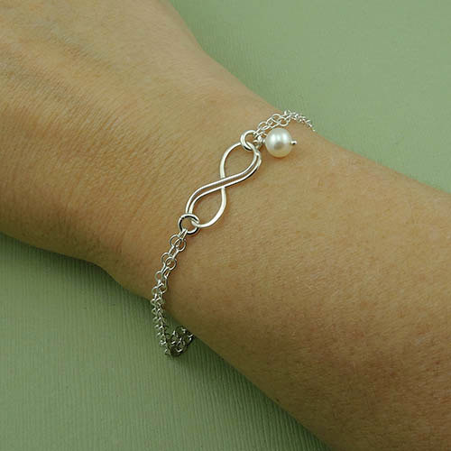 Свадьба - Silver Infinity Bracelet - sterling silver jewelry - bridesmaid gift - wedding jewelry - christmas gift idea