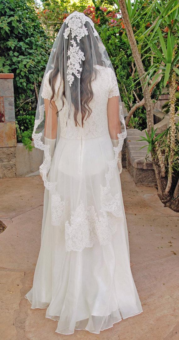Mariage - Wedding Veil - Alencon Lace Mantilla Wedding Veil - Spanish Style Veil - Bridal Veil - Valletta