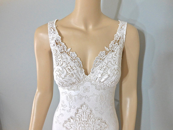 Свадьба - Vintage Inspired Wedding dress Mermaid Lace Wedding Dress Beach wedding Dress Sz Large