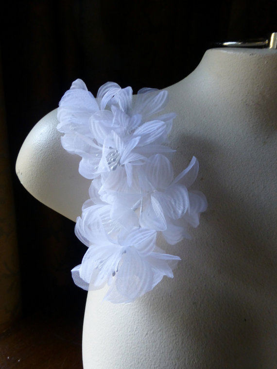 زفاف - Silk Flowers for Millinery in Off White Organza for Bridal, Hats, Corsages, Bouquets MF 500