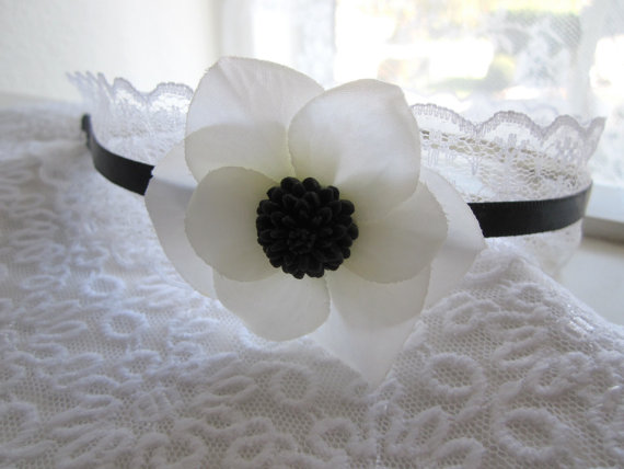 Mariage - Black White Flower Lace Headband. vintage style hair accessory Romantic shabby chic wedding headband flower girl bridesmaids. Pureness.