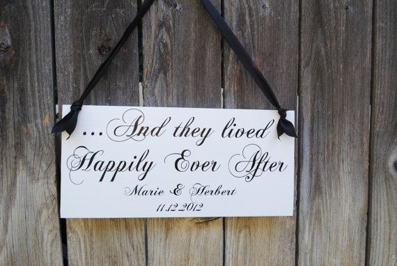 زفاف - And They Lived Happily Ever After with Here Comes the Bride wood wedding sign for Ring Bearer Flower Girl DOUBLE SIDED