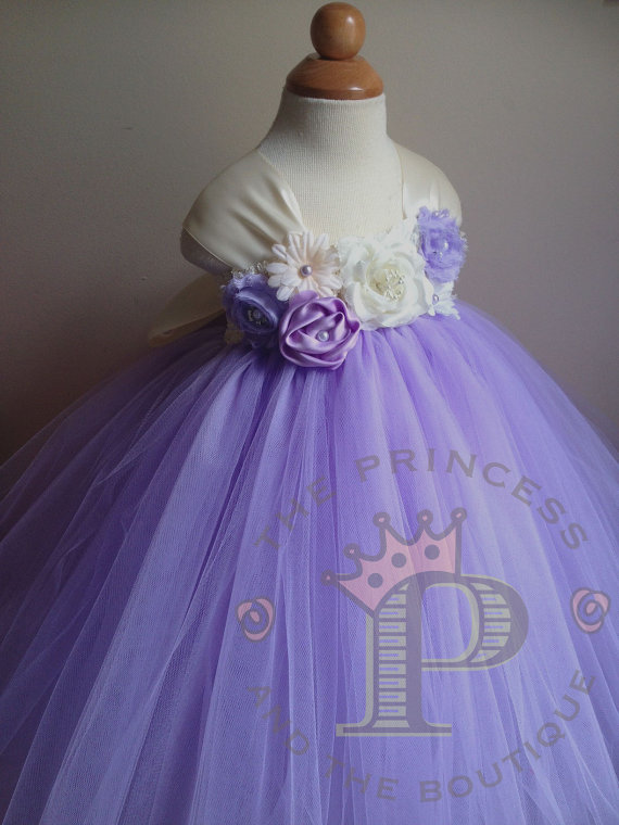 زفاف - Lavender flower girl dress with ivory, lavender and lilac flowers. tutu dress. www.theprincessandthebou.etsy.com