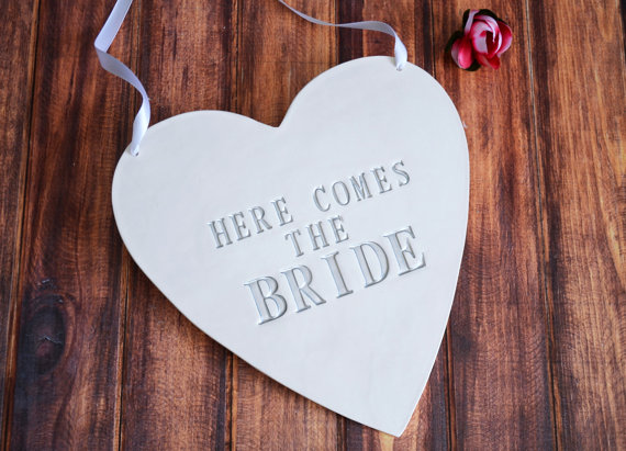 Hochzeit - Here Comes The Bride Heart Wedding Sign - to carry down the aisle and use as photo prop