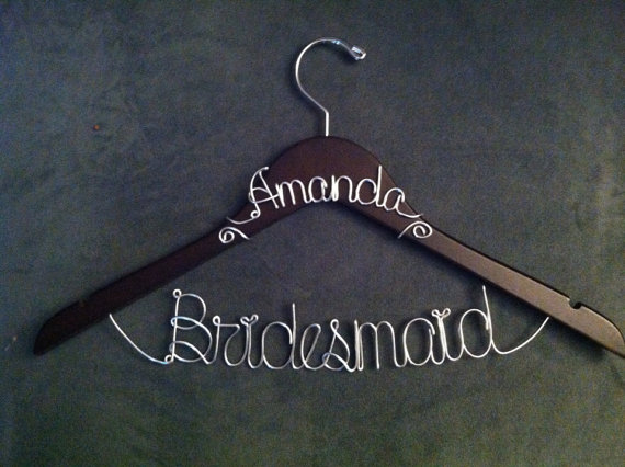 زفاف - BUY 2 - Get 1 FREE-- Bridesmaid Hanger WITH Name