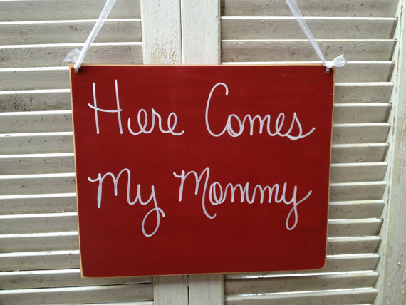 Свадьба - Here Comes My Mommy Wedding Sign, Wooden Ring Bearer Signs, Red Wedding Signage