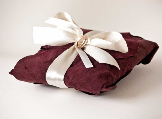 زفاف - Burgundy claret wedding ring pillow, Ring holder pillow, Ring bearer pillow, Bridal ring pillow