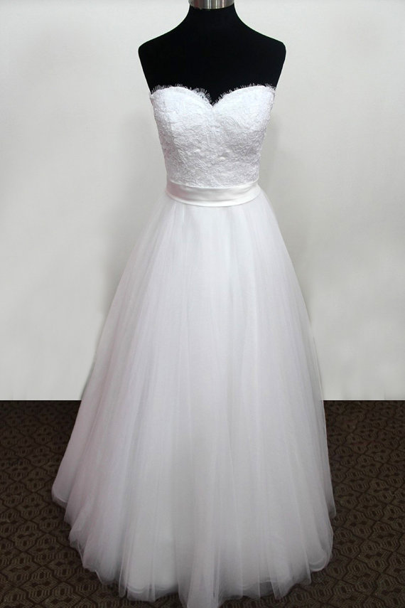 Hochzeit - Wedding Dress Romantic Wedding Gown Strapless : BELINDA Sweetheart Strapless Lace Ivory White Aline Gown Custom Size