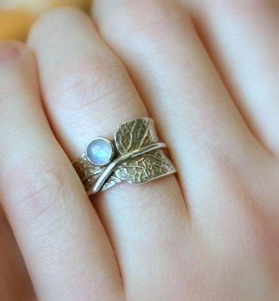 Mariage - Sage and Moonstone...Sage Leaf Ring with Rainbow Moonstone...Engagement Ring Wedding Band Promise Ring