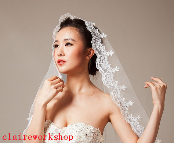 زفاف - Lace Wedding Veil - Handmade Chapel Flower Lace Bridal Mantilla in Ivory or White Any Length