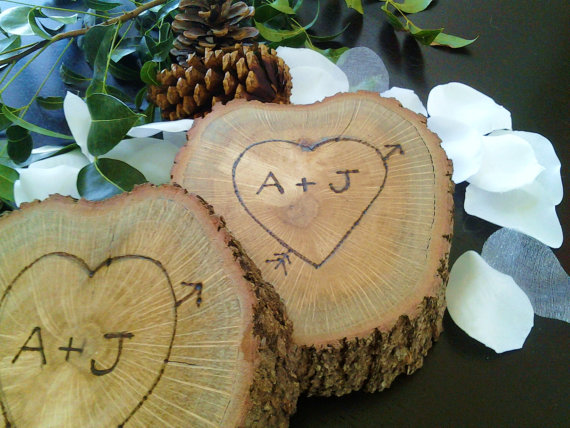 Свадьба - TREASURY ITEM - Engraved tree slice - Rustic Wedding  - Personalized gift -  Ring bearer pillow - Tree slices  - Anniversary gift
