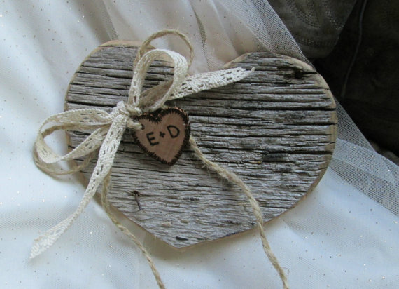 Свадьба - Personalized Ring Bearer Pillow - Rustic Ring Bearer Pillow - Alternative Wedding Pillow - Wood Heart Ring Bearer Pillow - Rustic Pillow