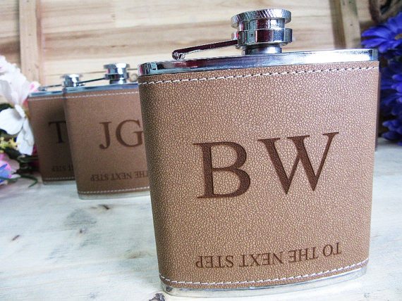 Mariage - Set of 6 Groomsmen Gift Flask with Initials Design, Best Man, Father of Bride, Father of the Groom, Usher, Master of Ceremonies, Groom