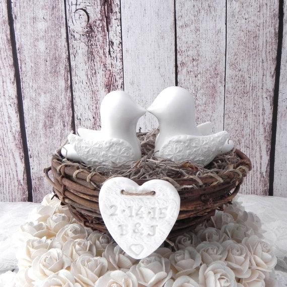 Mariage - Rustic Wedding Cake Topper - White Lovebirds in Nest - Personalized Heart - Bride and Groom - Simple and Elegant