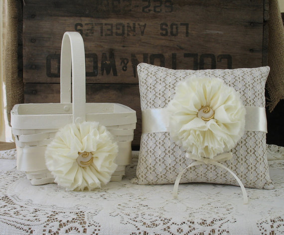 Свадьба - Flower Girl Basket Ring Bearer Pillow Set Shabby Chic Wedding Rustic Wedding