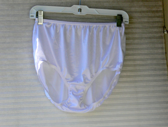 Wedding - vanity fair white panties size large size 10-50