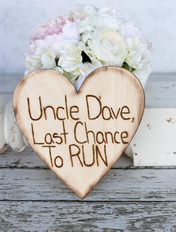 زفاف - Rustic Wedding Sign Uncle Last Chance To Run (Item Number 140172)