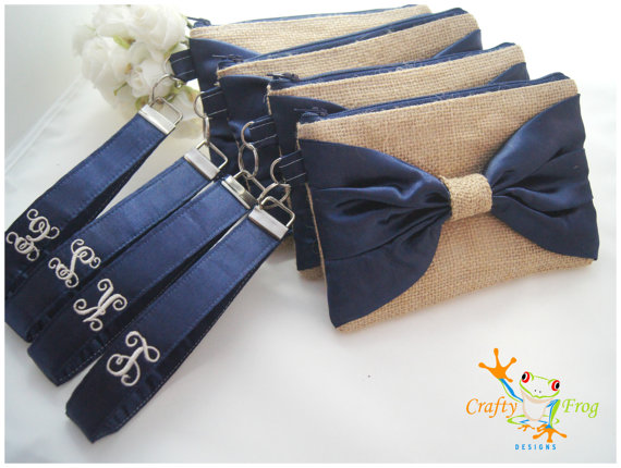 Hochzeit - Burlap Wristlet - Bridesmaids Gifts - Wedding Clutch - Burlap Wristlet - Burlap bag