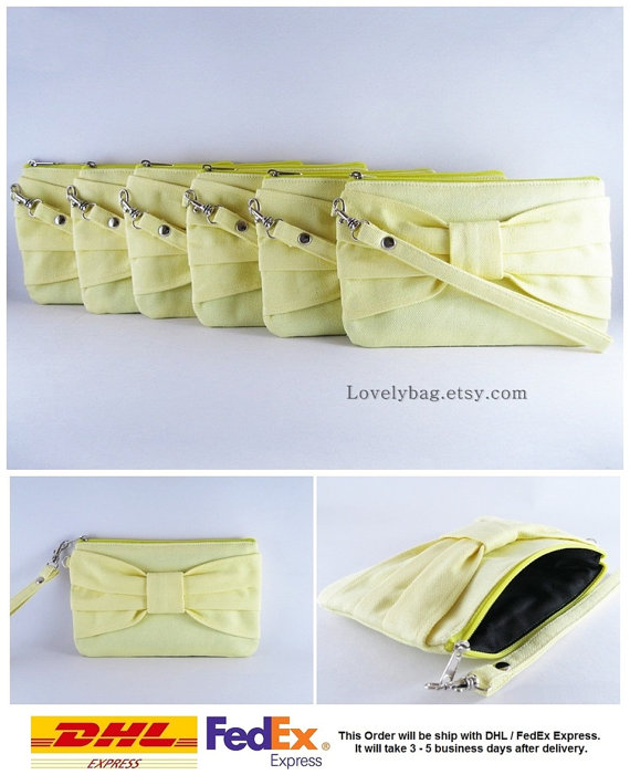 Свадьба - Set of 8 Clutch Bridesmaids, Clutch Wedding / Vanilla Yellow Bow Clutches - MADE TO ORDER