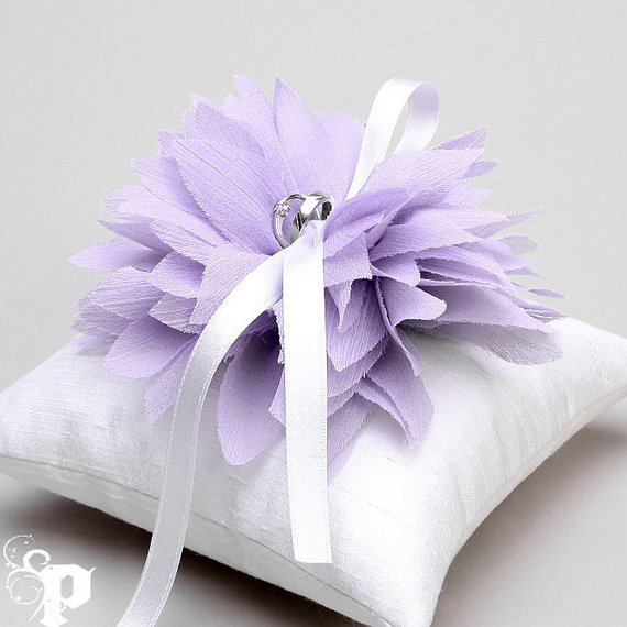 زفاف - Wedding ring pillow, Flower ring pillow, bridal ring bearer pillow - Lydia